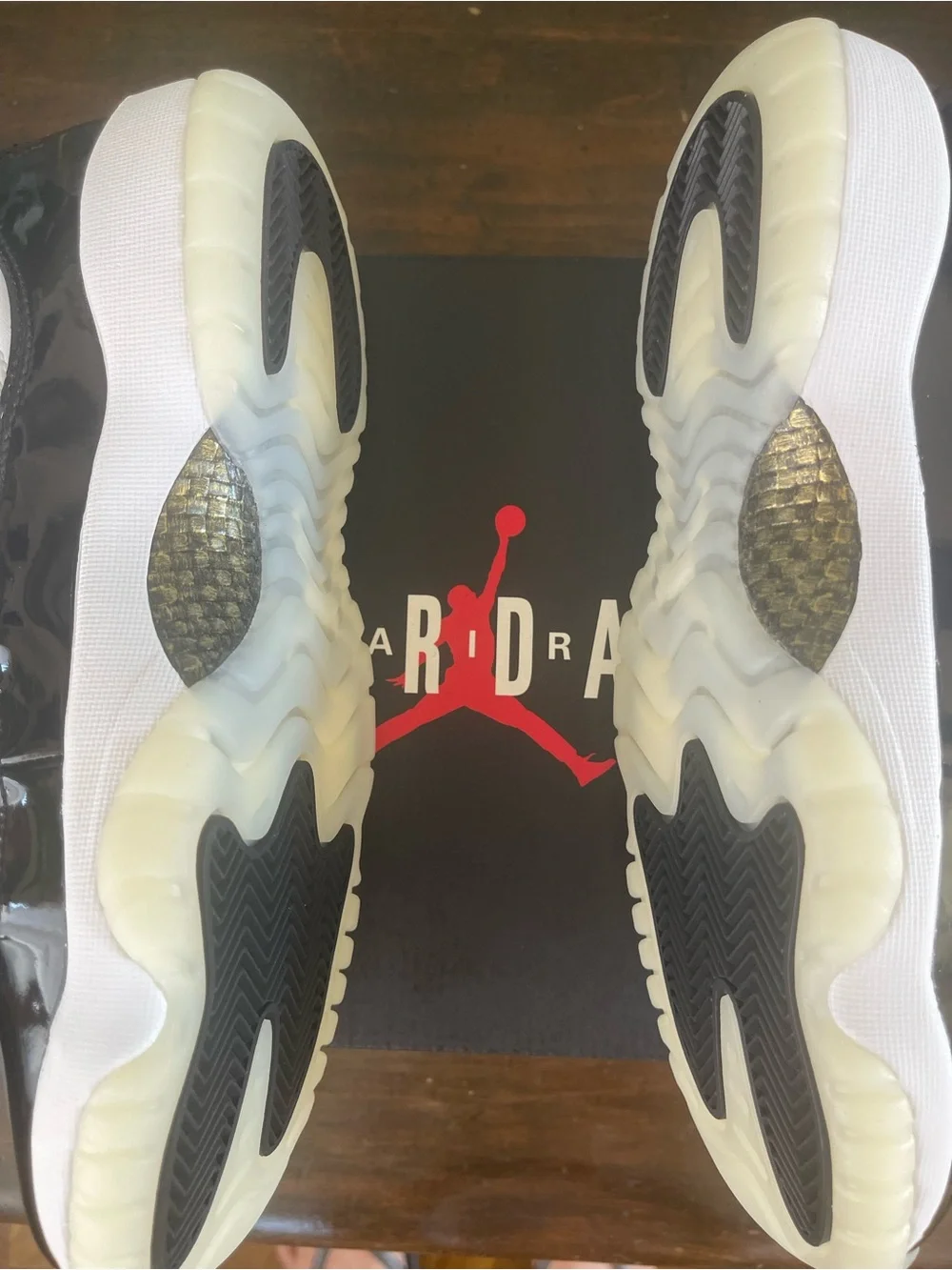 *BRAND NEW* Jordan Kids' Retro 11 White with Black Patent and Gold Jumpman